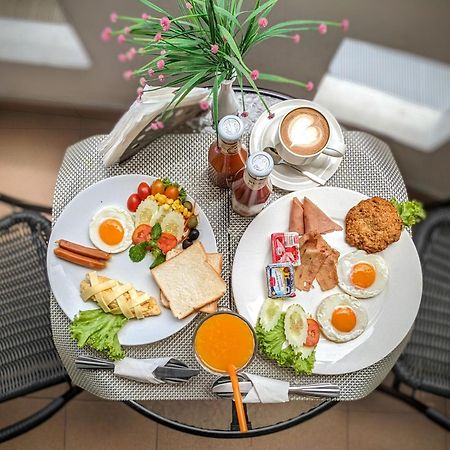 فندق Heaven House Restro & Bar Patong المظهر الخارجي الصورة