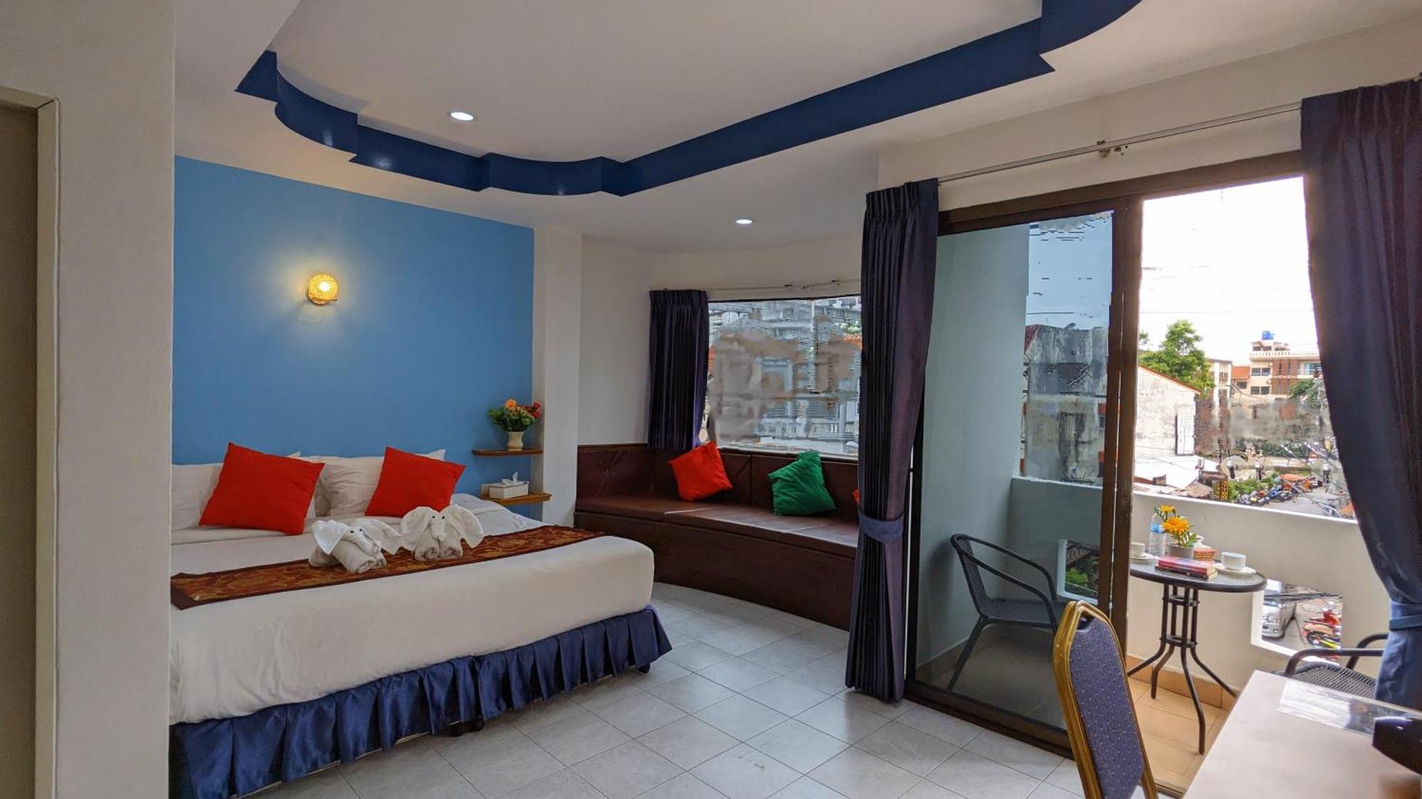 فندق Heaven House Restro & Bar Patong المظهر الخارجي الصورة