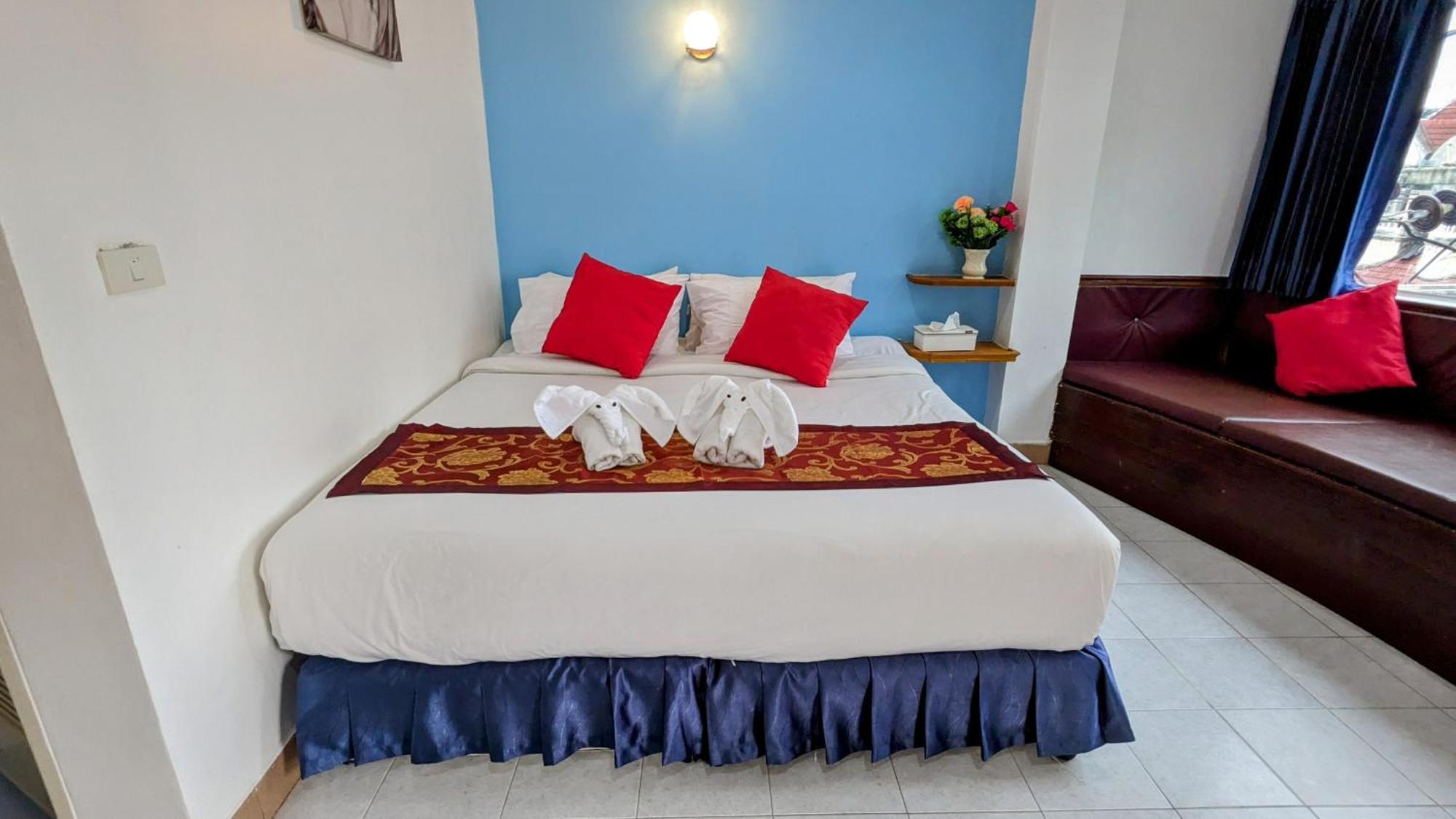 فندق Heaven House Restro & Bar Patong المظهر الخارجي الصورة