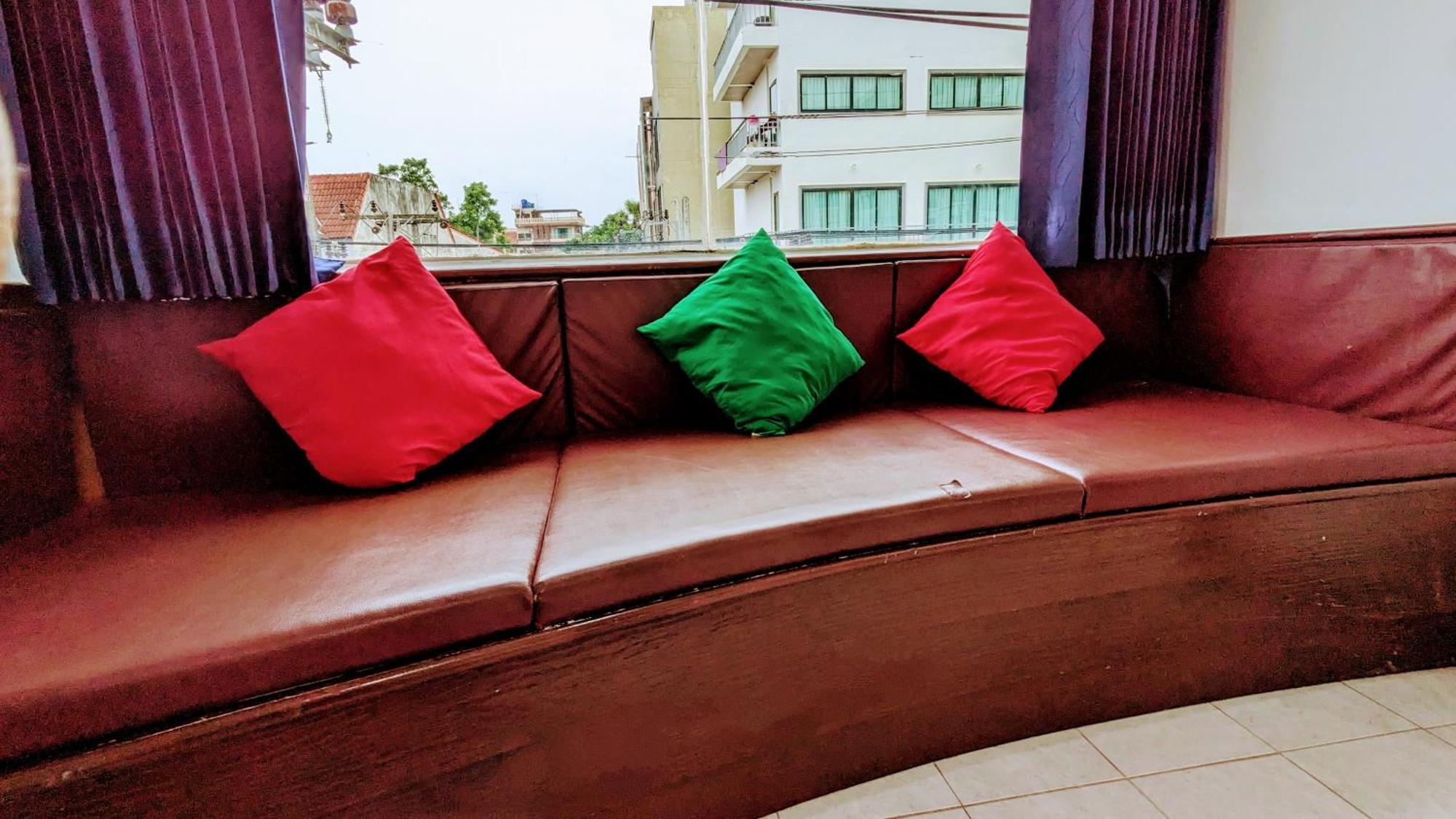 فندق Heaven House Restro & Bar Patong المظهر الخارجي الصورة