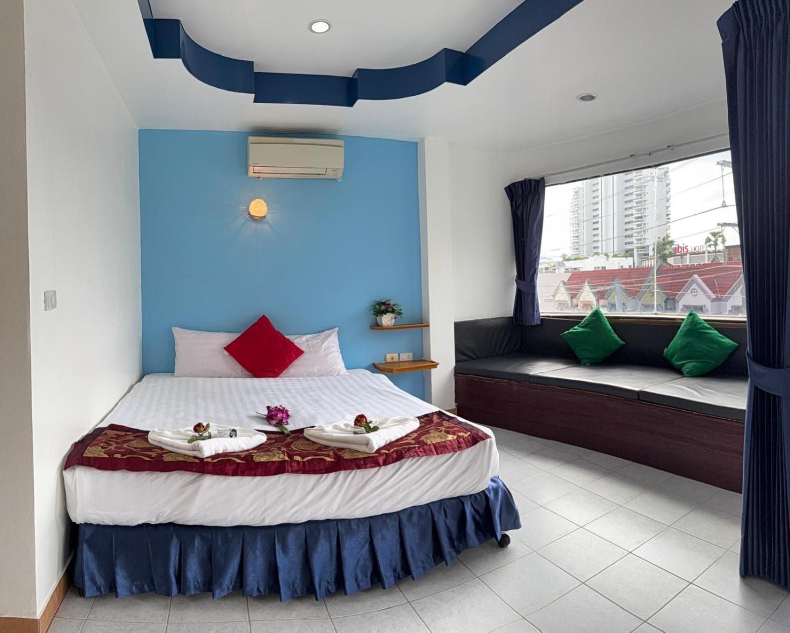 فندق Heaven House Restro & Bar Patong المظهر الخارجي الصورة