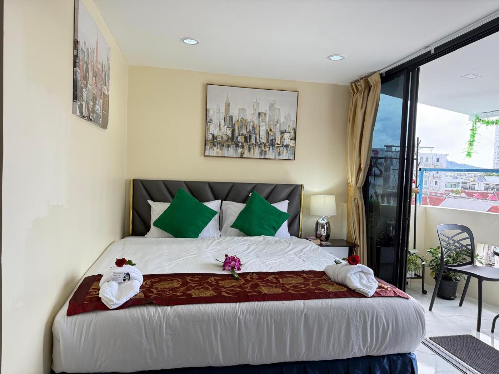 فندق Heaven House Restro & Bar Patong المظهر الخارجي الصورة
